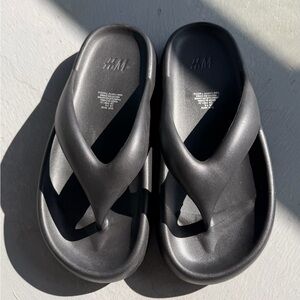 H&M Black Foam Thong Slides